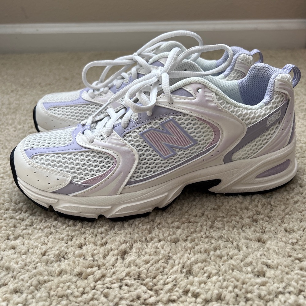 NEW BALANCE
White & Purple 530 Sneakers